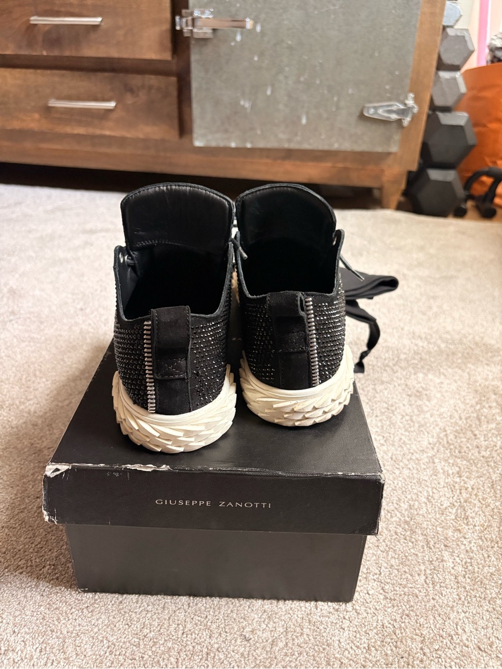 Giuseppe Zanotti Black Low Sneakers with off-white Textured Platforms - Picture 3 of 3